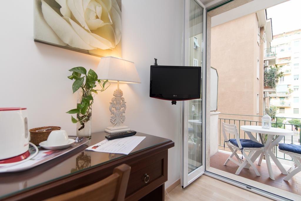 Le Rose Bed & Breakfast *